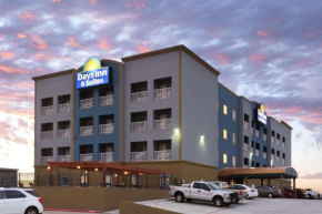 Days Inn & Suites by Wyndham Galveston West/Seawall